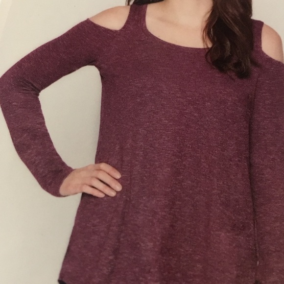 (NWT) Maroon off the shoulder - Picture 2 of 4